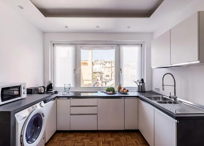 The Rent - Bright One-bedroom In The Barberini Area