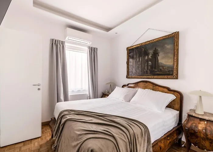 The Rent - Bright One-bedroom In The Barberini Area *